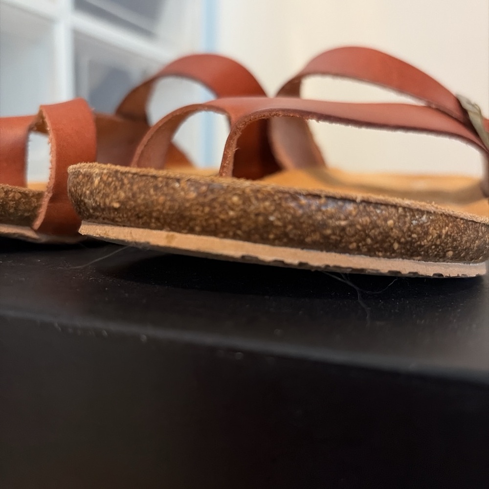 Elegant Tan Leather Sandals with Buckle - Picture 7 of 8
